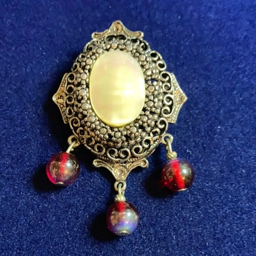 Lovely small statement brooch